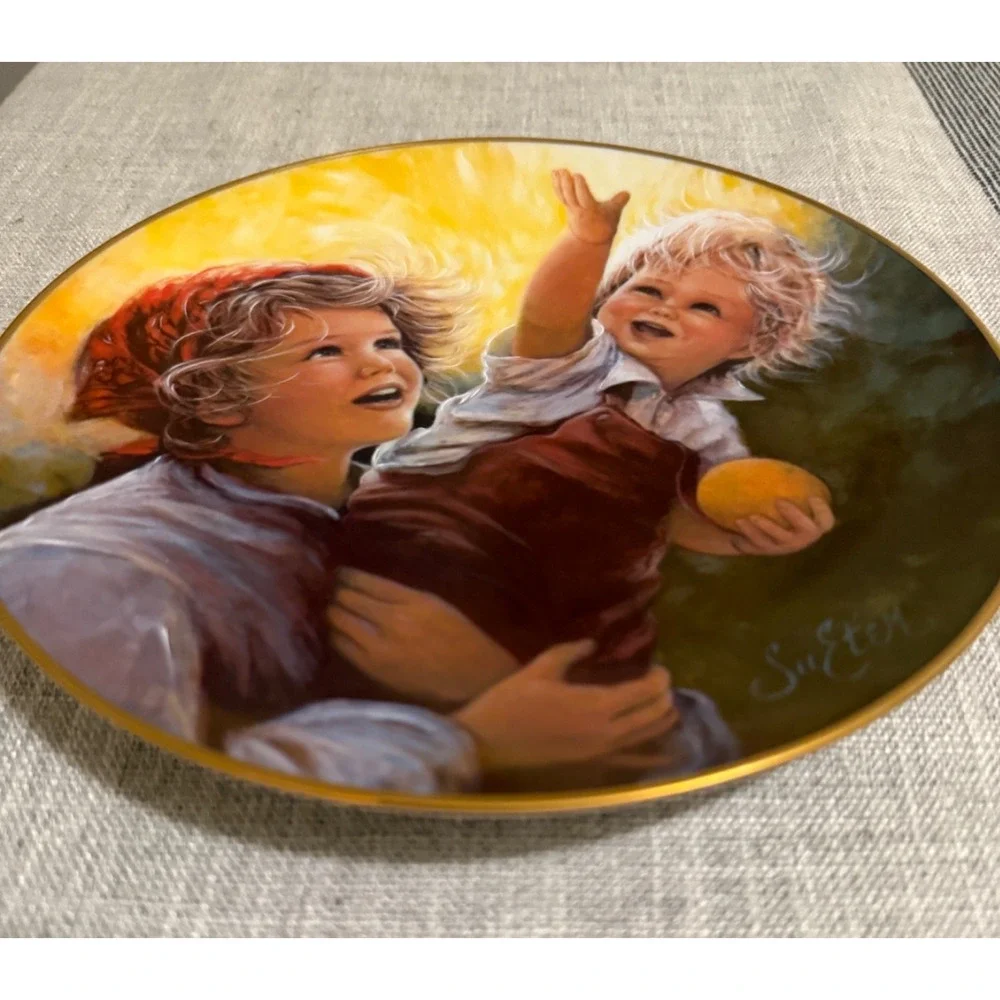 “Reaching Together” Su Eten 1982 Collector Plate American Legacy Ltd Crown Paria